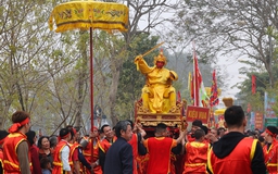 Lễ hội rước 'vua, chúa sống' có một không hai ở ngoại thành Hà Nội