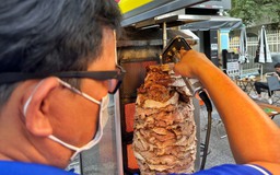 Bánh mì Thổ Nhĩ Kỳ… ‘rất Việt Nam’: Đủ các kiểu biến tấu hấp dẫn ở TP.HCM