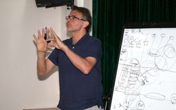 Đừng tư duy kiểu 'đi tắt đón đầu' với HLV Philippe Troussier