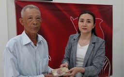 Trao hơn 76,6 triệu đồng bạn đọc giúp đỡ 2 gia đình khó khăn