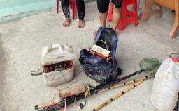Vĩnh Long: Bắt giữ 3 người dùng xuyệt điện đánh bắt thủy sản trong vườn cam