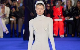 Váy, áo trùm đầu báo hiệu sự trở lại của nàng Bond girl loạt phim "007"
