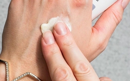 Top 7 kem trị sẹo thủy đậu hiệu quả: sẹo mới hình thành đến sẹo lâu năm