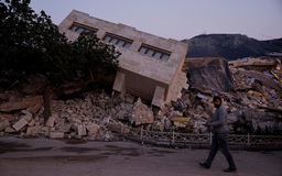 Thổ Nhĩ Kỳ lại bị động đất, 29 tòa nhà sập