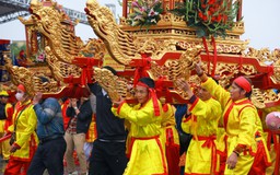 Du khách khắp nơi háo hức về dự lễ hội đền Trần Thái Bình