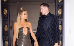 Paris Hilton diện đầm gợi cảm cùng chồng dự lễ trao giải Grammy