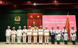 Chuyên án buôn lậu 200 triệu lít xăng dầu: Tặng thưởng Huân chương Chiến công cho 11 cá nhân, 8 tập thể