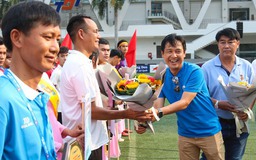 Hai cựu ngôi sao đội tuyển Việt Nam được các sinh viên cổ vũ nồng nhiệt