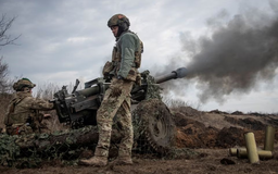 'Khó khăn kép' của Ukraine khi cùng lúc thiếu vũ khí và lính tinh nhuệ
