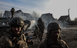 Tổng thống, chỉ huy quân đội Ukraine tuyên bố quyết giữ Bakhmut