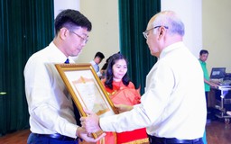 TP.HCM: Q.8 nhận Huân chương Lao động hạng ba