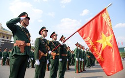 Xúc động lễ thượng cờ Tổ quốc tại Tiền Phong Marathon 2023