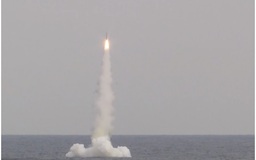 Tàu ngầm Nga phóng tên lửa tấn công mục tiêu cách xa hơn 1.000 km
