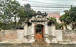 Độc đáo cổng nhà hơn 80 năm ở Hà Nội, gia đình chi 130 triệu bảo tồn