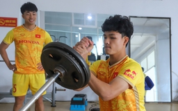 HLV Troussier cho U.23 Việt Nam tăng sức mạnh cơ bắp