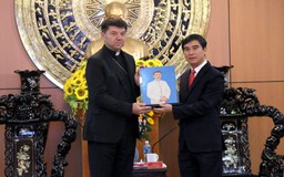 Tổng giám mục Marek Zalewski, đại diện Tòa thánh Vatican đến thăm Bình Thuận