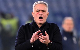 Đội bóng của HLV Mourinho thắng kịch tính trong ngày Juventus nhận thẻ đỏ
