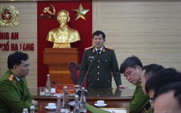 Quảng Ninh: Thiếu tướng Đinh Văn Nơi thưởng nóng công an điều tra nhanh vụ đốt máy xúc ở Hạ Long