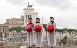 Tơ lụa và áo dài Việt chinh phục thành Rome