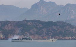 Tập trận xong, nhiều tàu chiến Trung Quốc vẫn hoạt động quanh Đài Loan