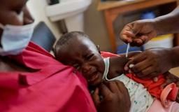 Vắc xin sốt rét đầu tiên vượt ngưỡng hiệu quả của WHO được cấp phép