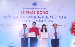 Hội Nhà văn và NXB Đà Nẵng tặng tủ sách cho trường học, thư viện