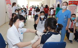 13 số điện thoại trực hướng dẫn tiêm vắc xin Covid-19 tại Hà Nội