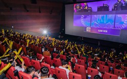 Hơn 400 người kéo đến rạp chiếu phim để xem thi đấu Liên minh huyền thoại