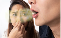 Bác sĩ giải thích lý do hơi thở có mùi ngay cả sau khi đánh răng