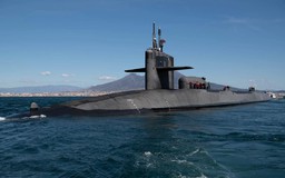 Iran nói đã buộc tàu ngầm Mỹ nổi lên, Washington bác bỏ