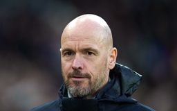 HLV Erik ten Hag tuyên bố M.U quyết phá tan giấc mơ ăn ba của Man City