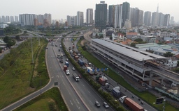 [FLYCAM] Tàu metro tiếp tục chạy thử lần hai qua 8 nhà ga