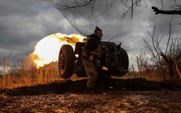 Nga cố cắt đứt đường tiếp tế cho Bakhmut, Ukraine nỗ lực cầm cự