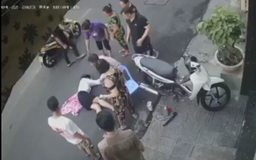 Bắt giam 2 tên cướp giật túi xách khiến cô gái ngã xe co giật trên đường