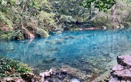 Ngắm cảnh đẹp như tranh, nước xanh như ngọc ở suối Lênin dịp nghỉ lễ 30.4