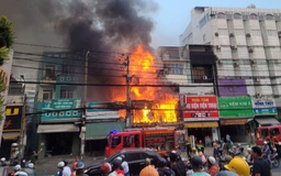 TP.HCM: Cháy một quán ăn ở Q.Bình Thạnh, lan sang hai cửa hàng khác