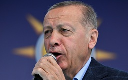 Tổng thống Erdogan phát quà cho cử tri Thổ Nhĩ Kỳ trước thềm bầu cử