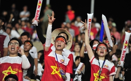 CĐV bùng nổ năng lượng khi đội tuyển nữ Việt Nam làm nên lịch sử
