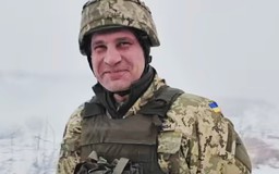 Cả 'Tiến sĩ búa thép' lẫn 'Tiến sĩ cú đấm thép' nhà Klitschko cùng gia nhập quân dự bị Ukraine
