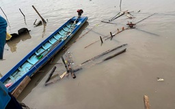 Cà Mau: Sạt lở khu vực chợ Nhà Lồng, 2 căn nhà rơi xuống sông
