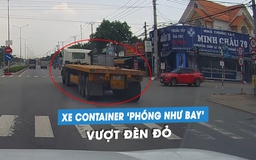 Kinh hoàng xe container vượt đèn đỏ, 'phóng như bay' qua ngã tư