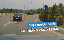 Kinh hoàng ô tô con chạy ngược chiều, lao thẳng vào xe khác suýt gây tai nạn