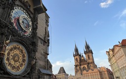 Khám phá thành phố đẹp nhất thế giới qua chiếc đồng hồ chạy suốt 600 năm