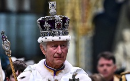Vua Charles III chính thức lên ngôi