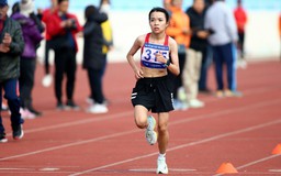 Gen Z 'thấp bé nhẹ cân' giành huy chương bạc marathon SEA Games 32