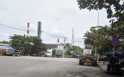 Container, xe tải đậu chiếm đường