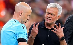 UEFA chính thức đưa ra án phạt cho HLV Mourinho vì lăng mạ trọng tài