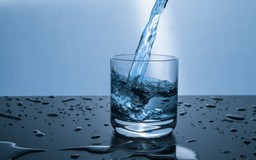 Uống nước lọc có giúp giảm cân?