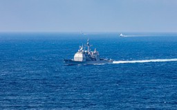 Tàu chiến Mỹ đi qua eo biển Đài Loan giữa đối thoại căng thẳng tại Shangri-La?