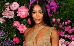 Cựu siêu mẫu Naomi Campbell sinh con thứ 2 ở tuổi 53